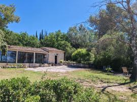 The Aviary - Pernes-les-Fontaines, ξενοδοχείο σε Pernes-les-Fontaines