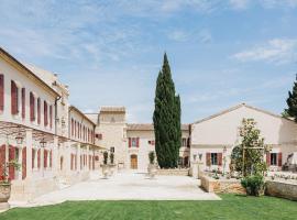 Le Mas Caladoc Luxury Retreat with Private Spa in Provence、アルルのホテル