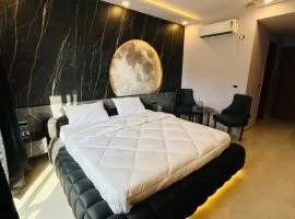 Velvet Vista Stay-Omaxe Hazratganj
