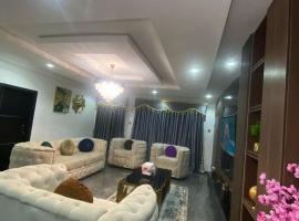 Luxury 2 Bedroom Apartment, caba&ntilde;a en Magodo