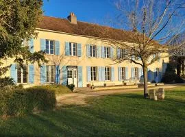 Domaine des Tilleuls - Grand Jardin avec Piscine privée sur le Canal de Bourgogne
