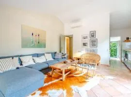 Le Petit Refuge l Authentic l Shellter Rentals