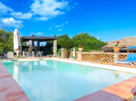 La Vecchia Torre Villa panoramica in Collina, hótel í Giarre