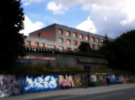 Szkolne Schronisko Młodzieżowe Sezonowe nr 3, хостел в Олщин