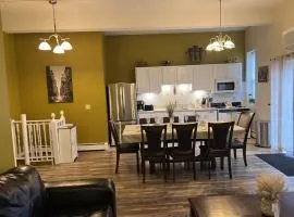 Mega Stunning Skyline View - APT 4-5 Combination - 6 Bedroom - Sleeps 25 - 15 mins to NYC