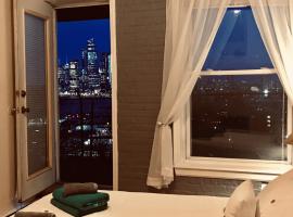 Mega Trade Stunning View - APT 3-4 Combination, hotel v destinaci Union City