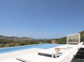 Dias Villa, Tennis, 2Pools, Walk to Beach & Shops, By ThinkVilla
