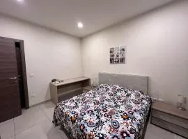 Private room with bathroom in Balluta Bay - Shared Flat