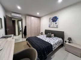 Spacious Private Room with a shared bathroom -Shared Flat