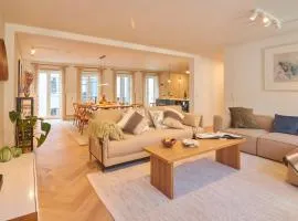 Designer 2 BR Home with Private Balcony
