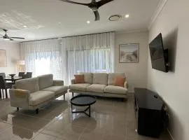 Sienna Rise - Walk to Westfield sleeps 6 North Lakes