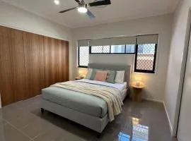 Sienna Rise - Walk to Westfield sleeps 6 North Lakes