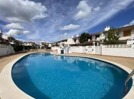 TH31 Casa adosada con piscina y playa al lado