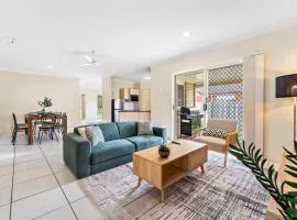 Urban Escape Spacious Home in Rothwell Sleeps 8