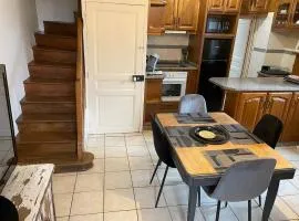 Maison de ville avec parking gratuit