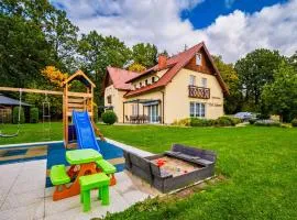 ApartamentyKudowa - Willa Pod Dębami z ogrodem i parkingiem,