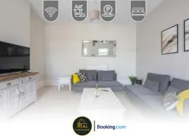 Four Bedroom House By Townhouse Stays Short Lets & Serviced Accommodation Colchester With Garden & Free Parking