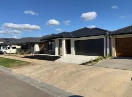 New 4.5 BR Modern Home in Clyde, Victoria