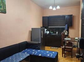 Mel's Place Batangas Unit 2 Two-BR House Balagtas Batangas City Free Parking, WIFI, Hot & Cold Shower, hotell i Batangas City