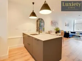 Stylish & Gorgeous 1BR Excellent Location Nr Cliffs Pavillion by Luxiety Stays Serviced Accommodation