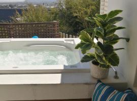 African Violet Guest Suites, hotel v mestu Noordhoek