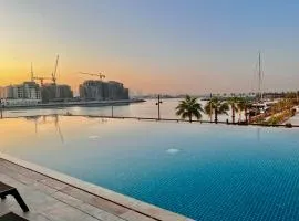 2 Bedrooms with Private Beach and Work Station