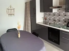 Petit appartement à la campagne proche mer