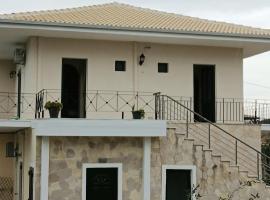 Olive house, готель у місті Маратіас