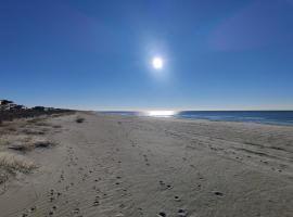 Sandy Snouts Retreat, Holden Beach NC, Hotel in Holden Beach