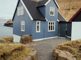 Peaceful Home with Ocean Views in Elduvík