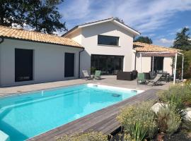 charmante maison pour des vacances idéales, hotel en Le Barp