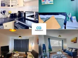 OG Premium Stay - Stylish 1-Bedroom Apartment with Sofa Bed, Netflix, Wi-Fi & Free Parking - Near Hospital & Central Location
