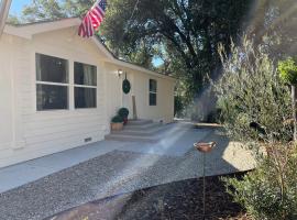 Paso Robles Wine Country Ranch House & Firepit, hotel in Paso Robles