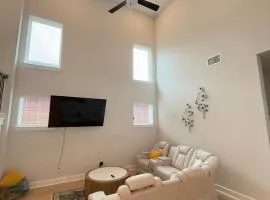 Luxury Modern Stay in Bastrop