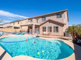 Luxurious Retreat - FREE HTD Pool - Outdoor Fun