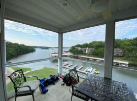 Four Seasons Luxury condo on the Lake, hotel de lujo en Lake Ozark