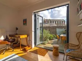 Stylish Home with 4 bedrooms, Logburner, Garden, nr Beach, Deal Castle