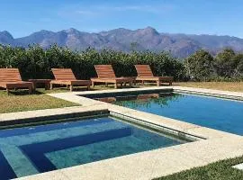 Casa Alto Itaipava, vista, 3 suítes, piscina hidro