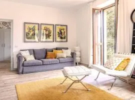 Blue Como 2 Lake View with Balconies & Parking