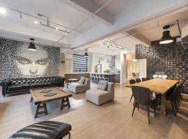Corporate Event Venue | 4 Bedroom Loft at the Holland Hotel Montreal by Simplissimmo, apartment in Montreal