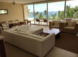 Great Beachfront Amara Condo Ixtapa, хотел в Икстапа