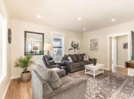 Flying Colors Cottage Walk to Downtown, hôtel à Coeur d'Alene