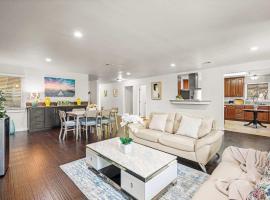 Spacious Retreat w Large Kitchen & Outdoor Patio, ξενοδοχείο στην Πασαντίνα