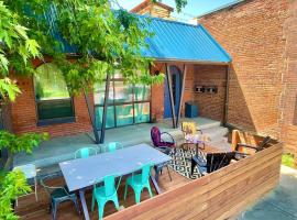 Unique denver loft in rino art district, Hotel in Denver