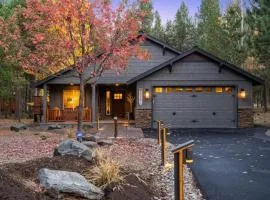 River Meadows Pool Hot Tub - Deschutes Riverhaus