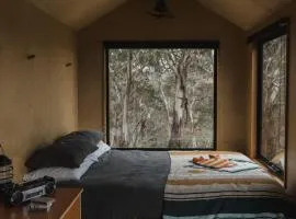 Remote Off-Grid Cabin Hidden in Nature - Hot Tub - Vera