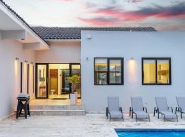 Modern Villa in Coronado 14 guests, hotel v destinaci Las Lajas