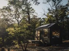 Off-Grid Cabin Nestled into Bush with Creek Access - Kaia