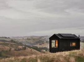 Hike to your Off-Grid Cabin Deep in Nature - Santi