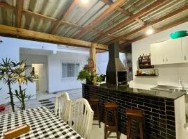 Casa com salão de festas 7km da praia